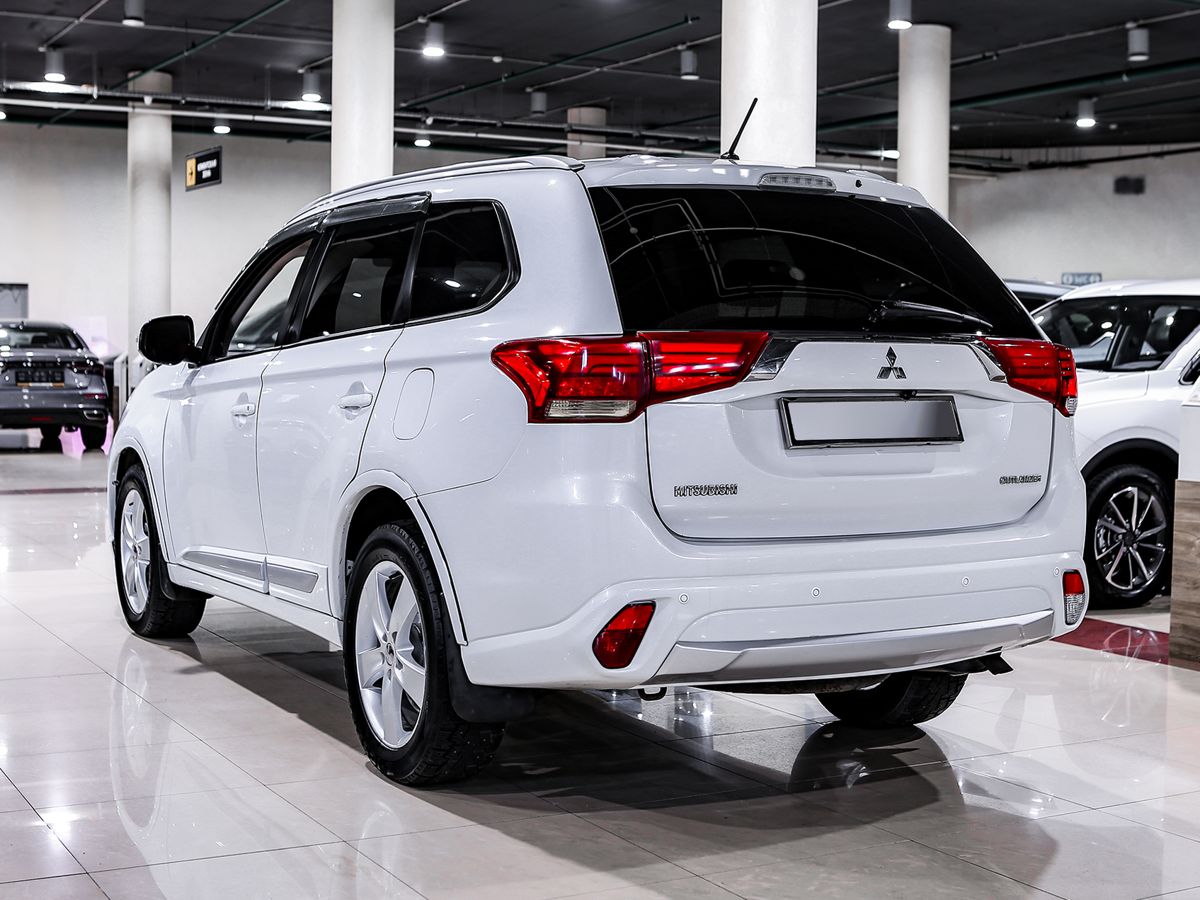 Купить Outlander с пробегом